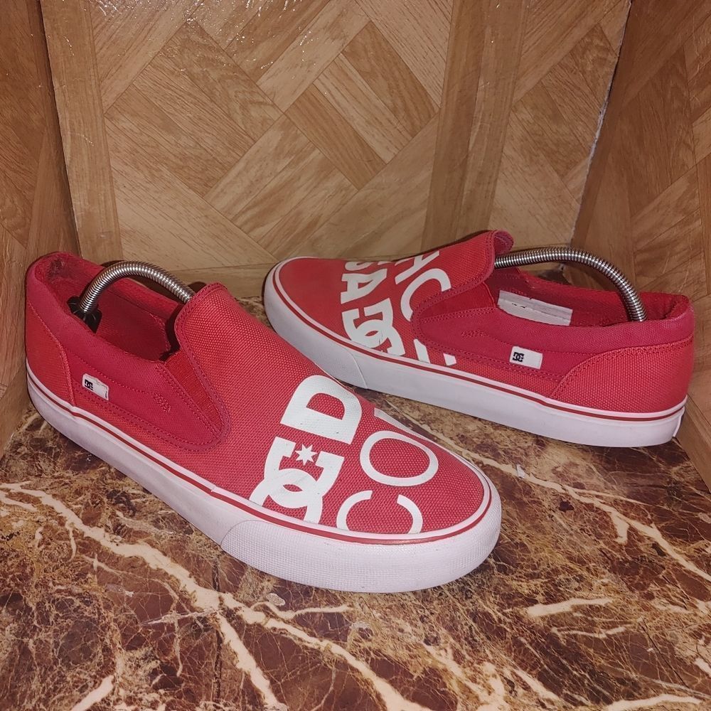 DC Men's slip-on fashion casual red shoes sneaker size 11.      668